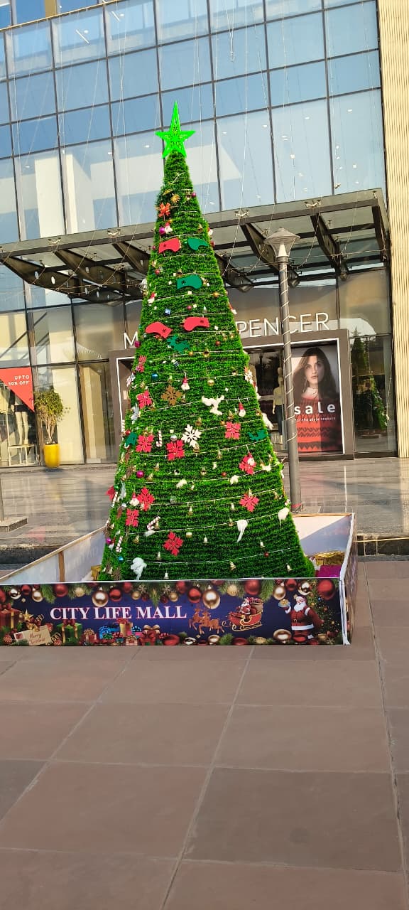 Christmas decorations at City Life Mall-1